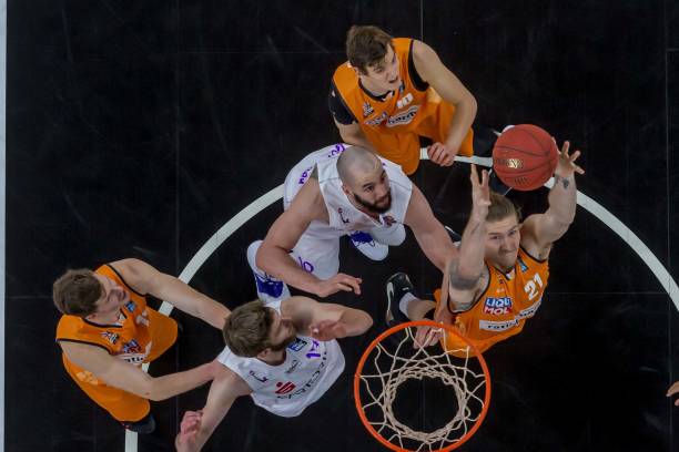 她凭借稳定 她凭借稳定